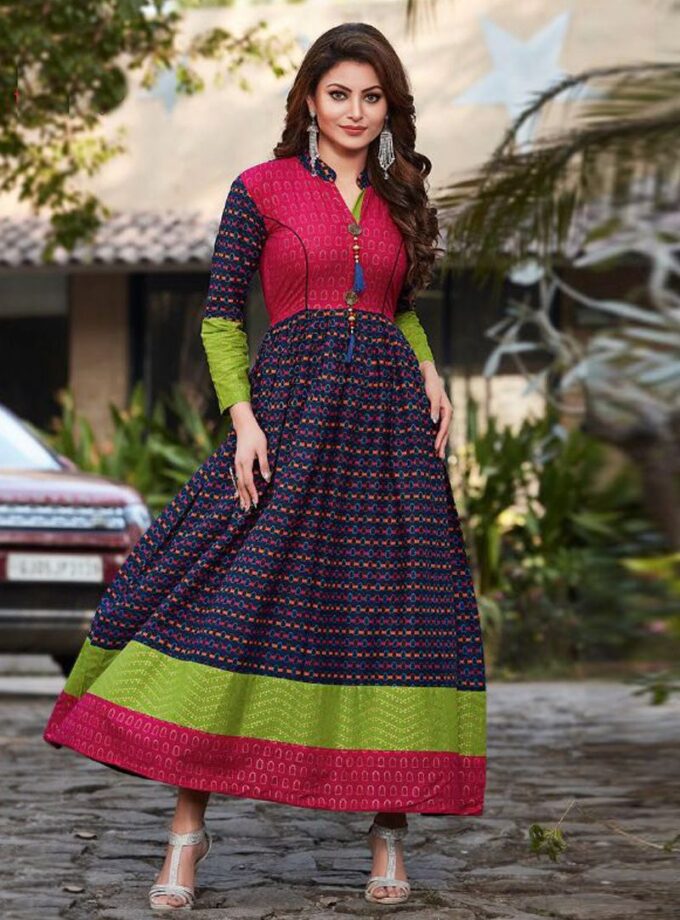 Simple Yet Pretty Gorgeous Chic Looks Of Urvashi Rautela In Kurta - 2