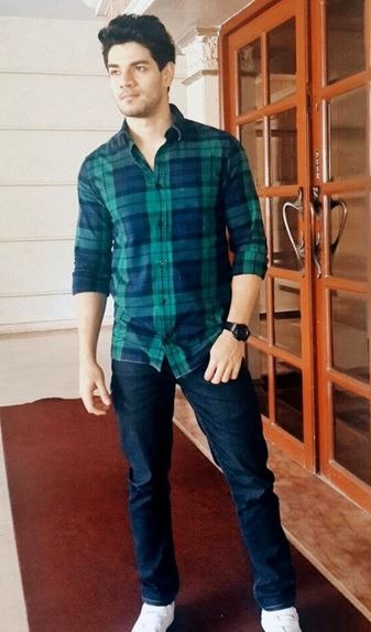 Sooraj Pancholi Rocked Checkered Outfits At Multiple Occasions, See Here - 1