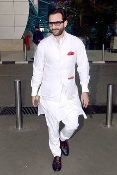 Stunning Kurta Looks of Saif Ali Khan, Fans Can’t Stop Crashing - 1