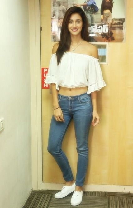 Style Hacks!! Simple Outfits That Will Make You Look Drop Dead Gorgeous Inspired Kareena Kapoor To Disha Patani - 1