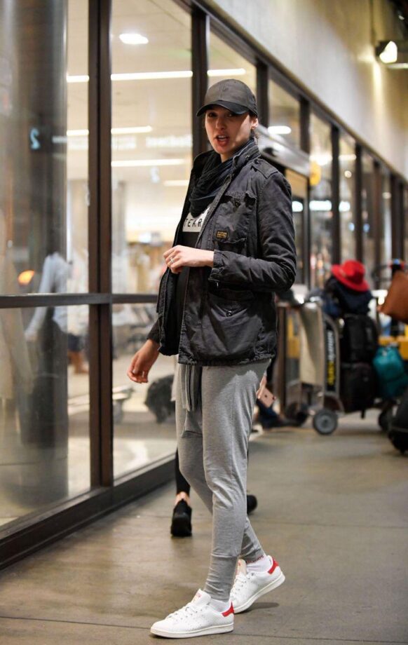 Stylish And Stunning Airport Looks Of Gal Gadot, See Here - 3