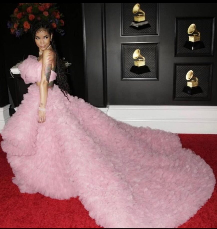 Take a glance at the glamorous looks of Grammy 2021 - 3