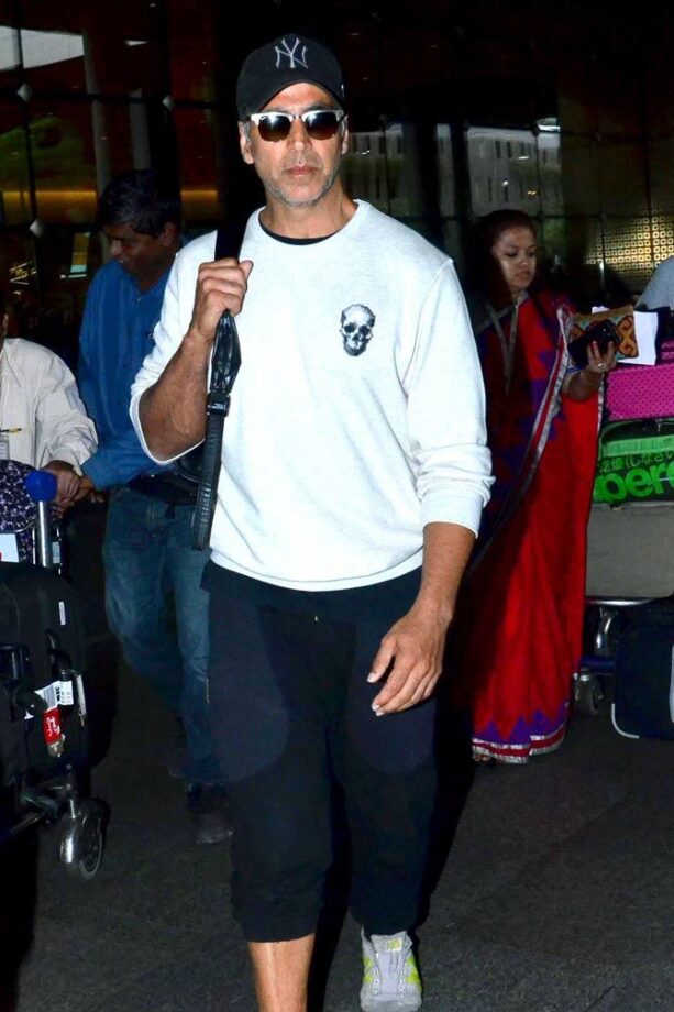 Take Some Cues From Akshay Kumar To Style Your Classic Casual Outfits - 2