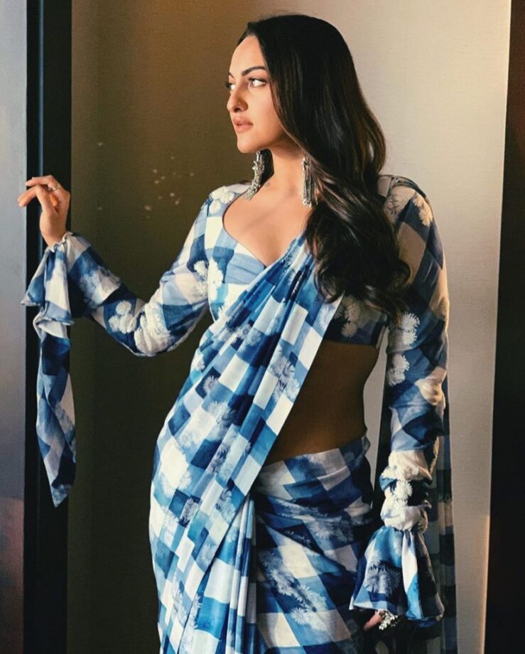 Throwback: When Sonakshi Sinha Teamed With Plaid And Floral Print Blue Saree, Looked Gorgeous - 1