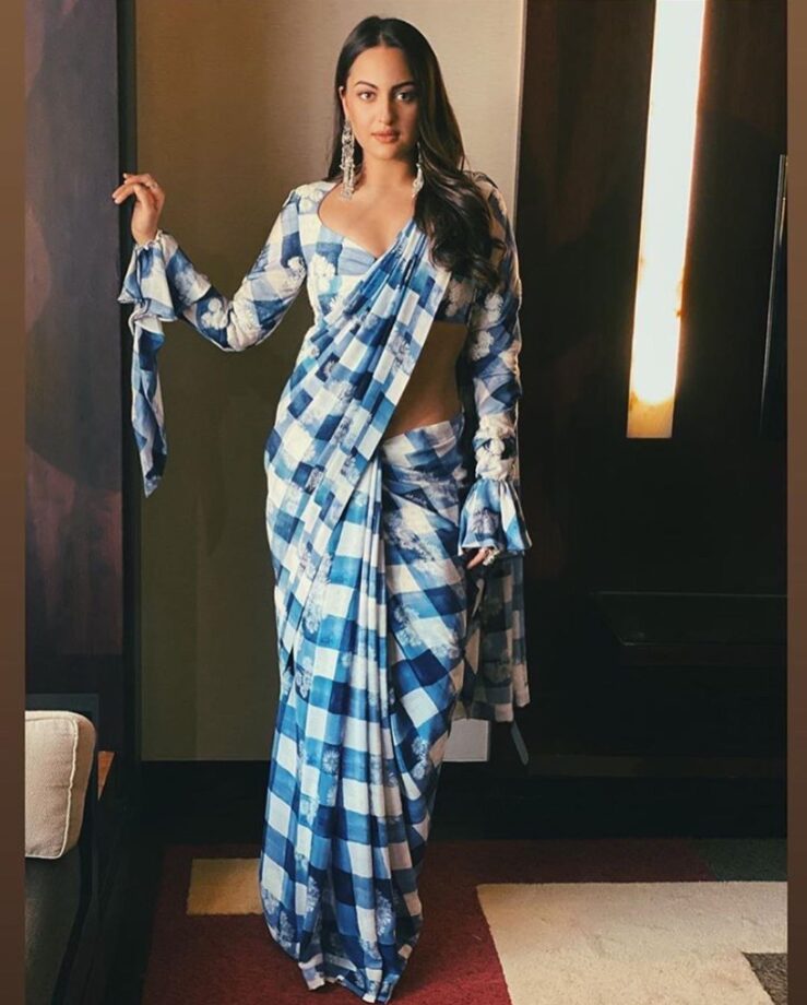 Throwback: When Sonakshi Sinha Teamed With Plaid And Floral Print Blue Saree, Looked Gorgeous - 0