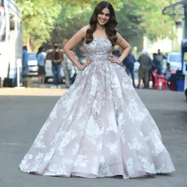 Top 5 Elegant Looks Of Genelia D’souza In Evening Gowns - 0