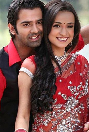 Top Romantic Moments Of Arnav and Khushi from Iss  Pyaar Ko Kya Naam Doon - 1