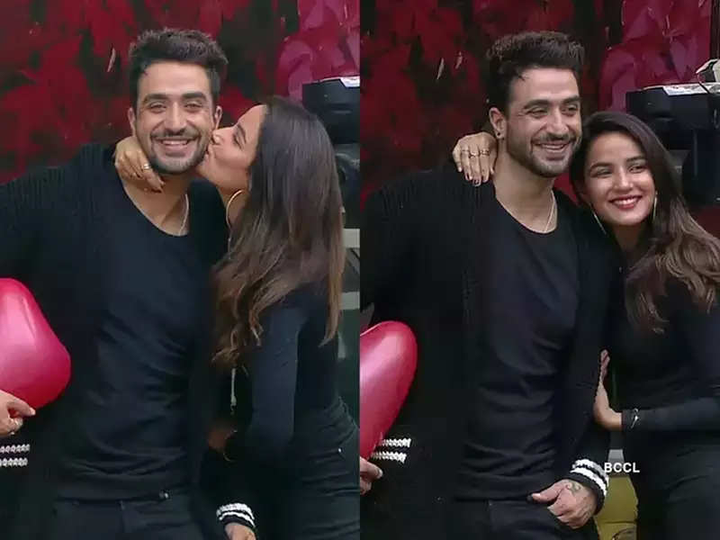 Relationship Goals: Netizens just can’t stop gushing over Aly Goni and Jasmin Bhasin’s candid photos - 3