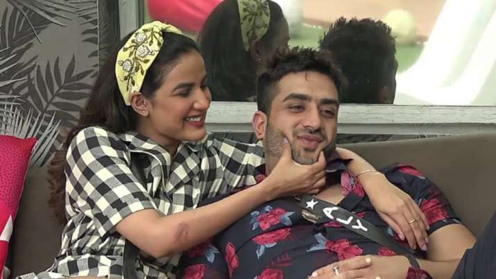 Jasmin Bhasin And Aly Goni Giving Us Cute Couple Goals; In Pics - 1