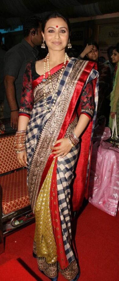 Vidya Balan Vs Rani Mukherjee: Who Slew The Bengali Saree Look To Perfection? Vote Here - 3