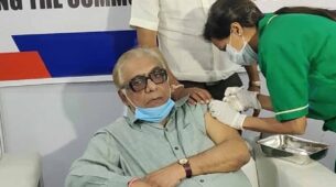 Wagle Ki Duniya’s 73 years old Aanjjan Srivastav gets vaccinated
