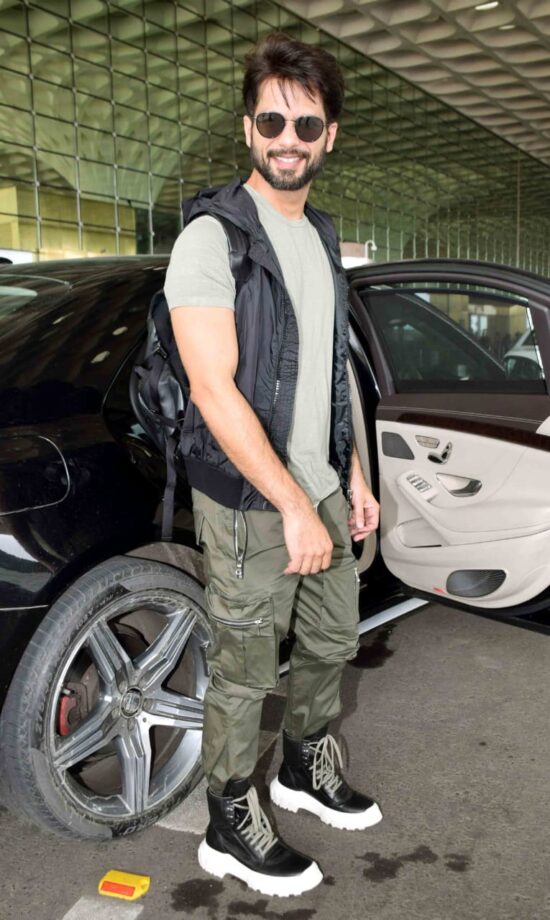 Want to Click Classy Pictures? Take Cues from Shahid Kapoor To Pose - 2