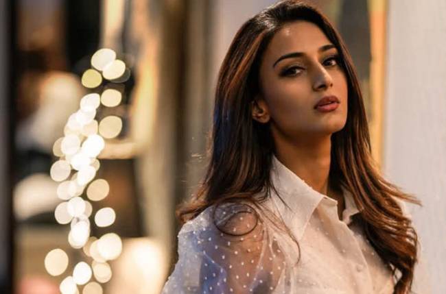 3 Looks Of Erica Fernandes That Are Just Fantastic, View Pictures Here - 1