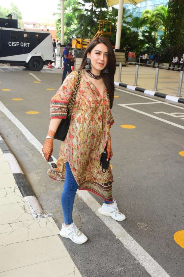 3 Outstanding Airport Looks Of Hansika Motwani Are Here, Have A Look - 0