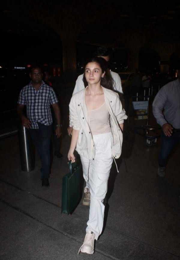 5 Street Style Looks Of Alia Bhatt, Which One You Find Super Cool? - 2