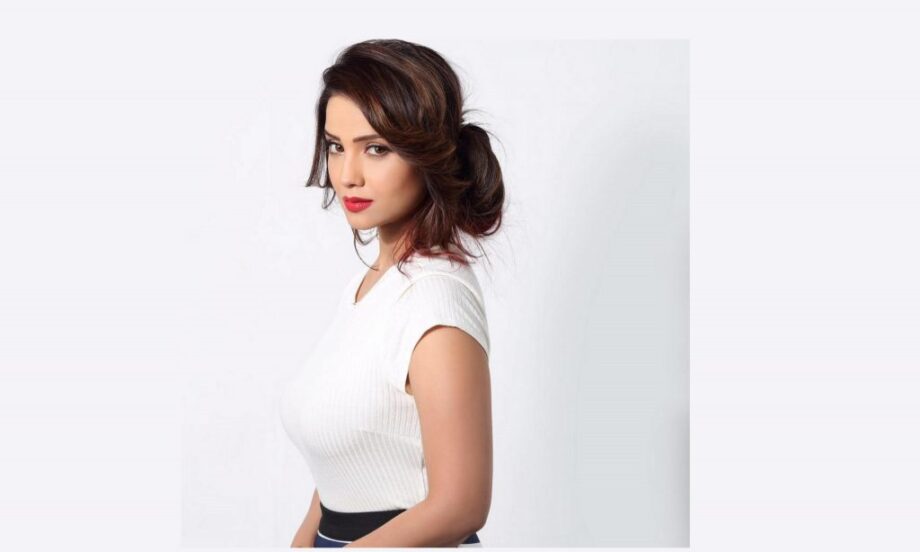 Adaa Khan Is In Love With White Outfits And These Stunning Pictures Are The Proof - 2