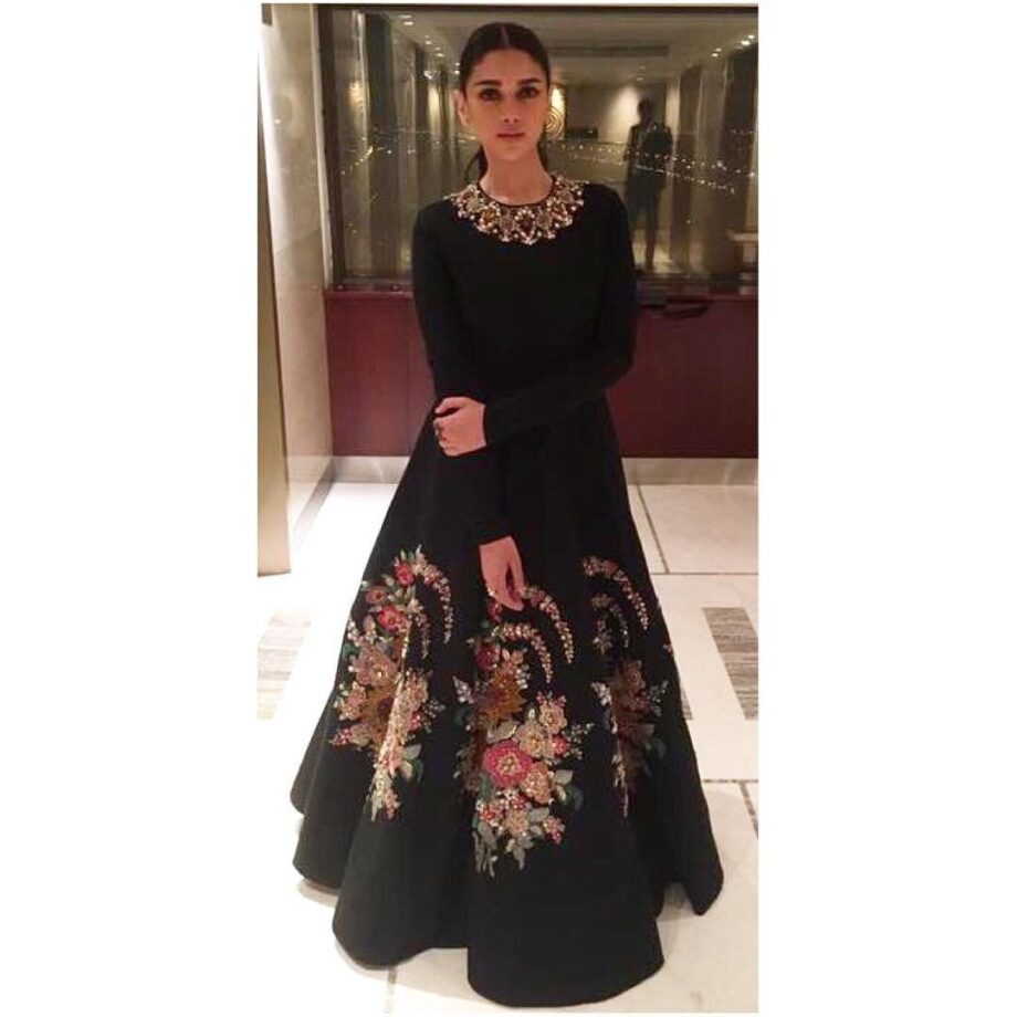 Aditi Rao Hydari Knows How To Spice Up In All Black Outfit, Here Are Her Gorgeous Looks - 1