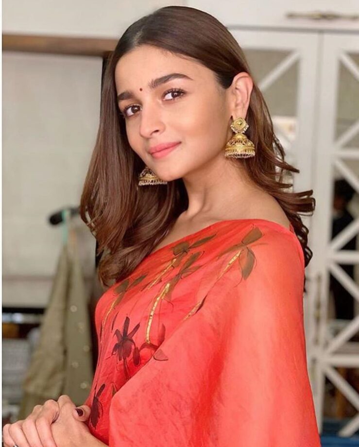 Always Count On Alia Bhatt For Amazingly Gorgeous Saree Looks - 3