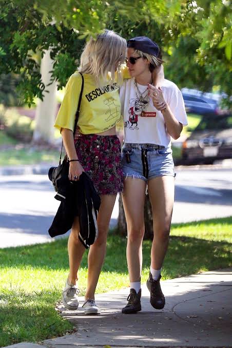 Beautiful Looks Of Kristen Stewart With Girlfriend Dylan Meyer, Have A Look - 2