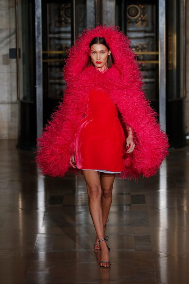 Bella Hadid’s Hottest Runway Looks That Will Make You Go Crazy - 1