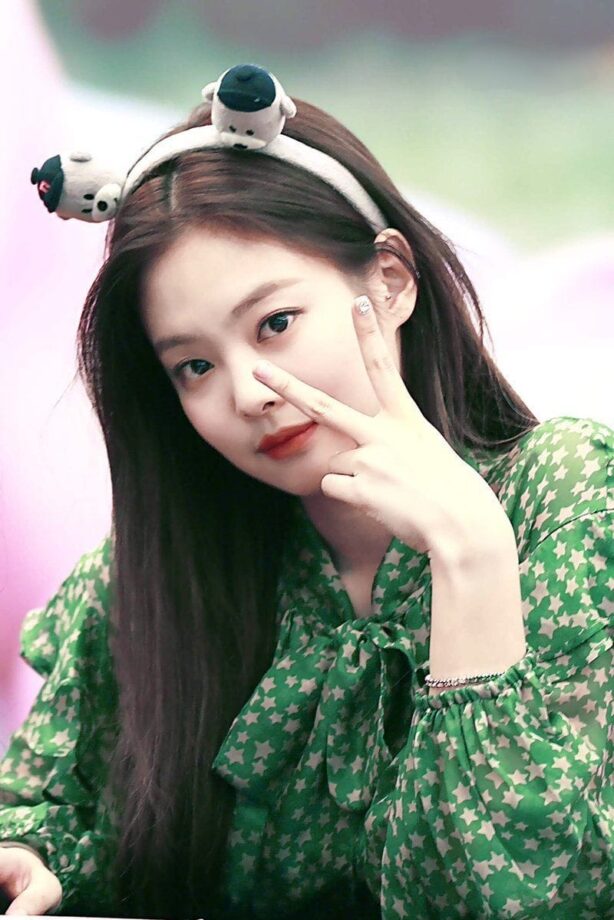 Blackpink Jennie In Green Outfit Looks Stunning - 0