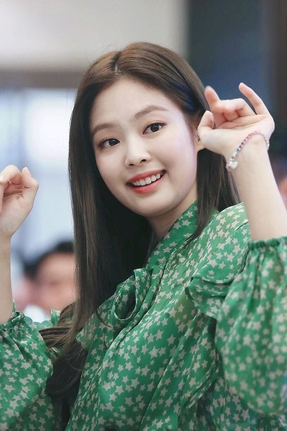 Blackpink Jennie In Green Outfit Looks Stunning | IWMBuzz