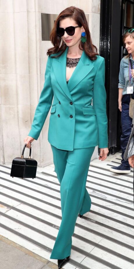 Bossy lady looks of Anne Hathaway to Natalie Portman in the pantsuit - 2