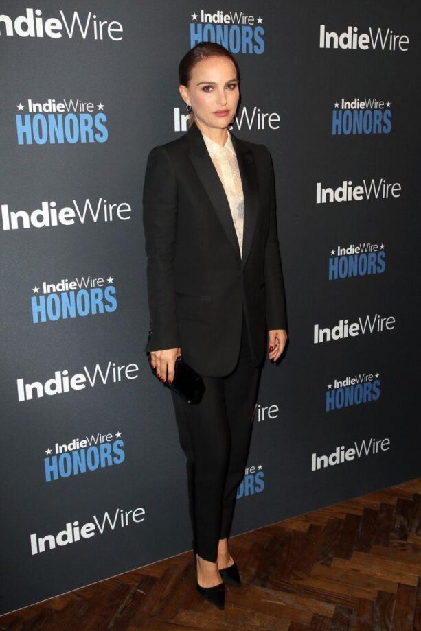 Bossy lady looks of Anne Hathaway to Natalie Portman in the pantsuit - 3