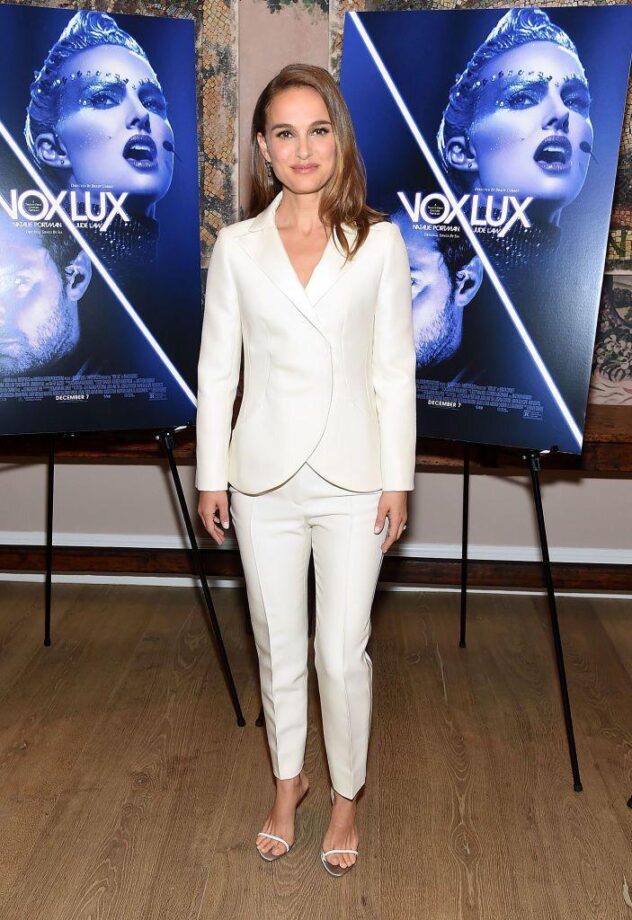 Bossy lady looks of Anne Hathaway to Natalie Portman in the pantsuit - 5