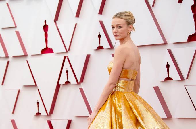 Carey Mulligan Shined Bright In Golden Yellow Sequin Outfit At Oscars 2021 - 1