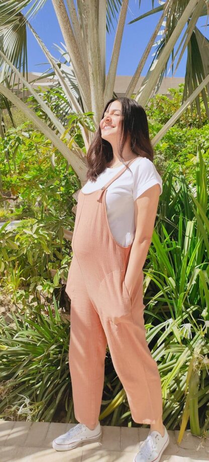 Anushka Sharma Vs Dia Mirza VS Kareena Kapoor: Who Slayed The Maternity Outfits? Vote Here - 3