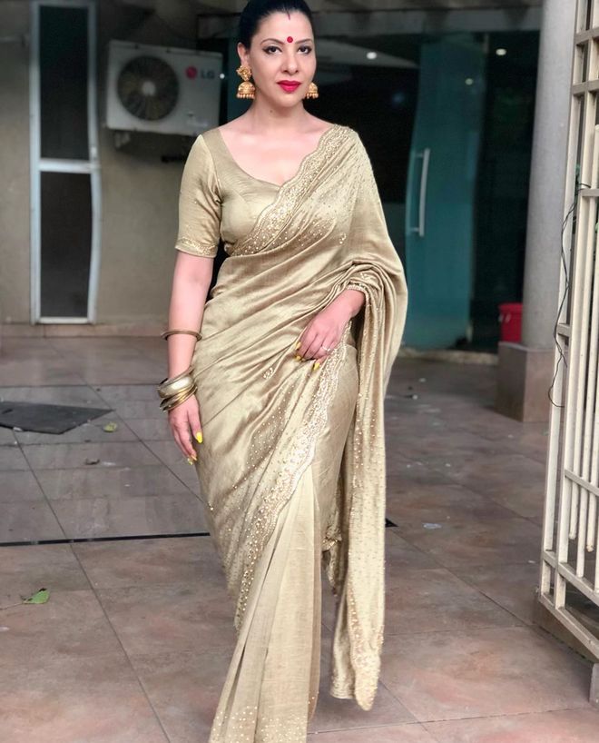 Devoleena Bhattacharjee, Sambhavna Seth To Dipika Kakar: Television Divas Who Looked Amazing In Sequin Saree Looks - 1