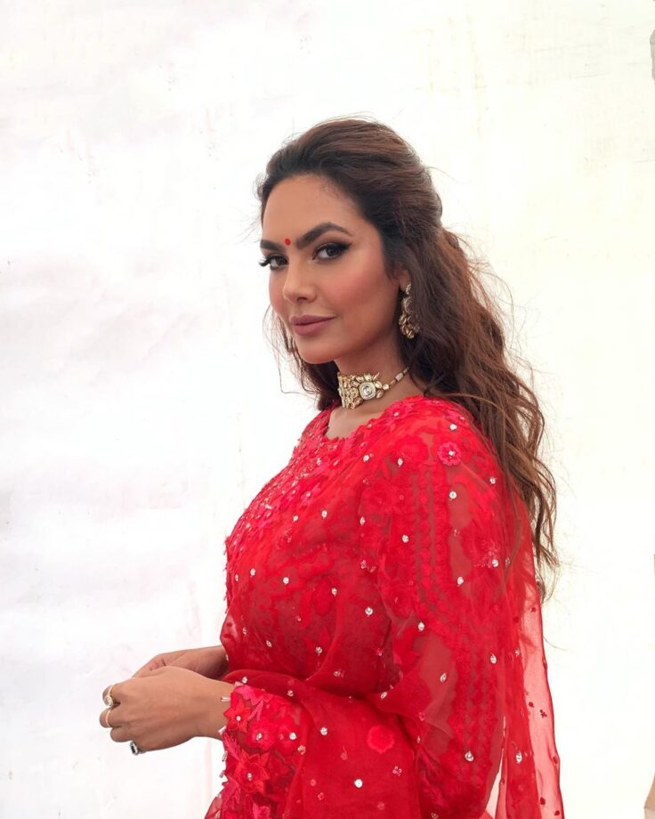 Esha Gupta Is Slaying In Ethnic Wear, See Pictures Here - 4