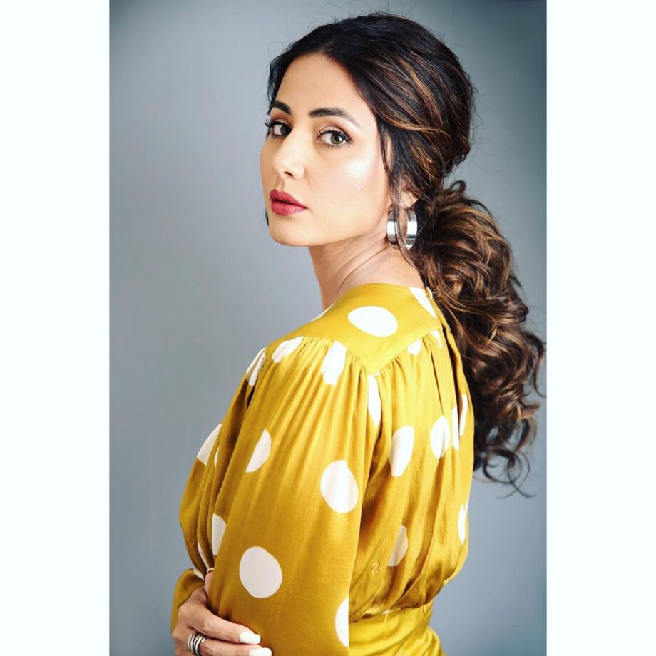 Head-Turning Looks Of Hina Khan In All Yellow, Don’t Miss It - 0