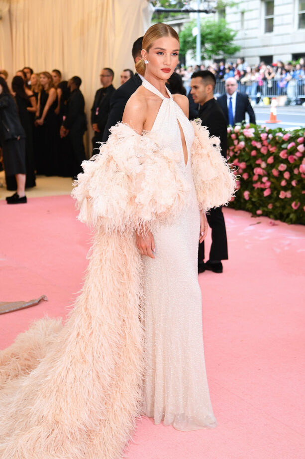 Here Are Some Most Fascinating Looks Of Rosie Huntington-Whiteley, Have A Look - 1