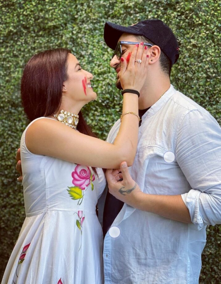 Relationship Goals: Netizens just can’t stop gushing over Aly Goni and Jasmin Bhasin’s candid photos - 1