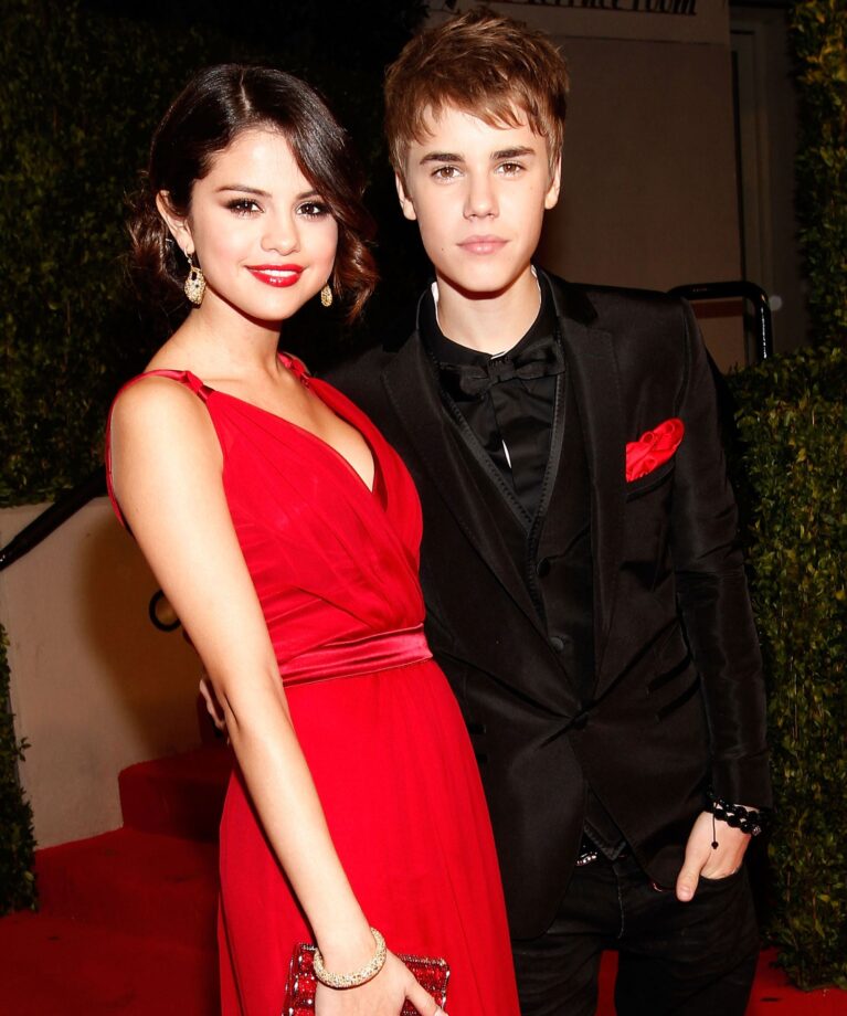 Love Isn’t Planned: Throwing In Back, Adorable Pictures Of Justin Bieber And Selena Gomez Netizens Misses Their Chemistry; Crying! - 0