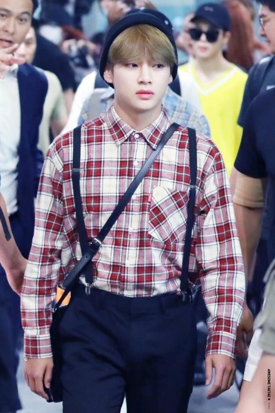 [K-pop Fashion] Plaid VS Floral: Which Look Suits On BTS V Aka Kim Taehyung? - 3