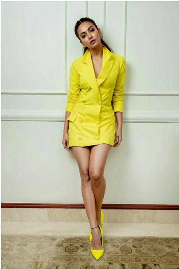 Kriti Kharbanda In Yellow Dress with Yellow Heels Looks Like A Sunshine: Check Out - 0