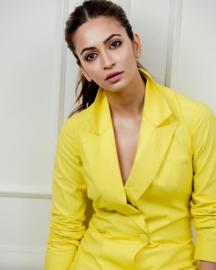 Kriti Kharbanda In Yellow Dress with Yellow Heels Looks Like A Sunshine: Check Out - 2