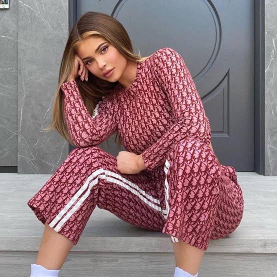 Kylie Jenner In Co-ord Set Looks Just Adorable, See Pictures - 2