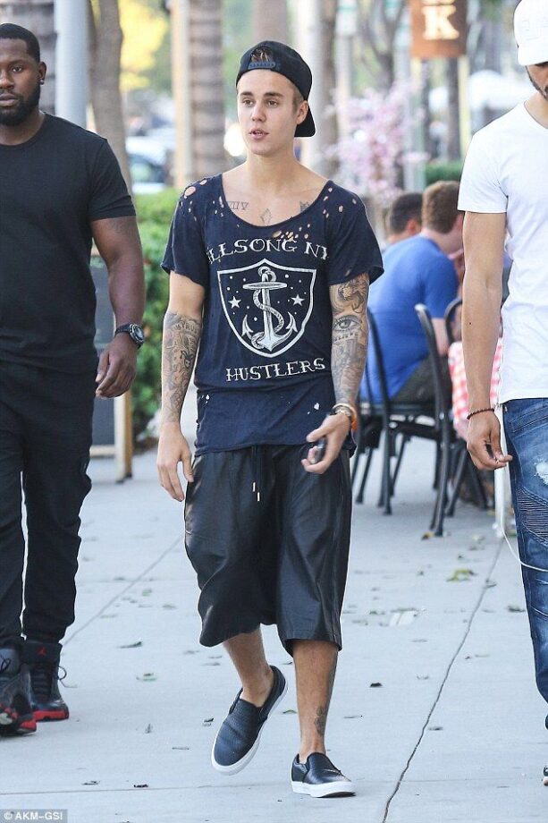 Leonardo Dicaprio, Justin Bieber, Nick Jonas: Who Sets Off- Beat Fashion Trends? - 2