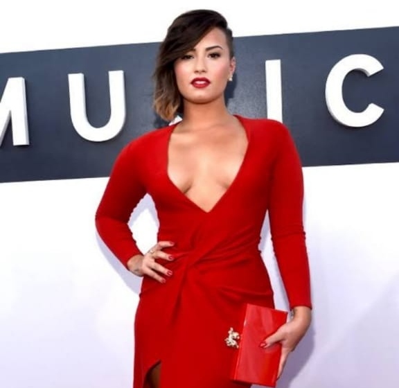 Oh so hot: Demi Lovato’s 5 most memorable red carpet looks - 1