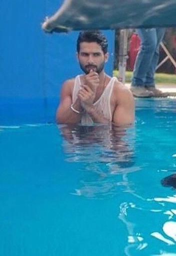 Oh So Hot!! Sizzling Pool Looks Of Shahid Kapoor Will Make You Sweat, Have A Look - 0