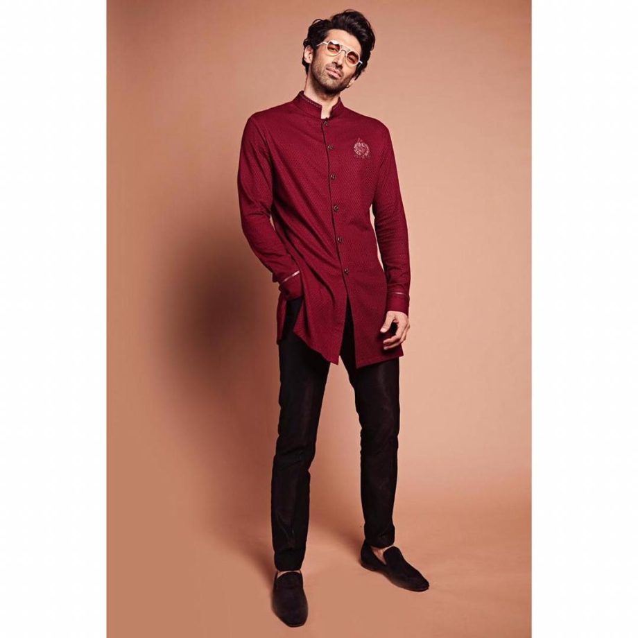 Ranveer Singh To Vicky Kaushal: Actors Who Stunned The Red Outfits 831473