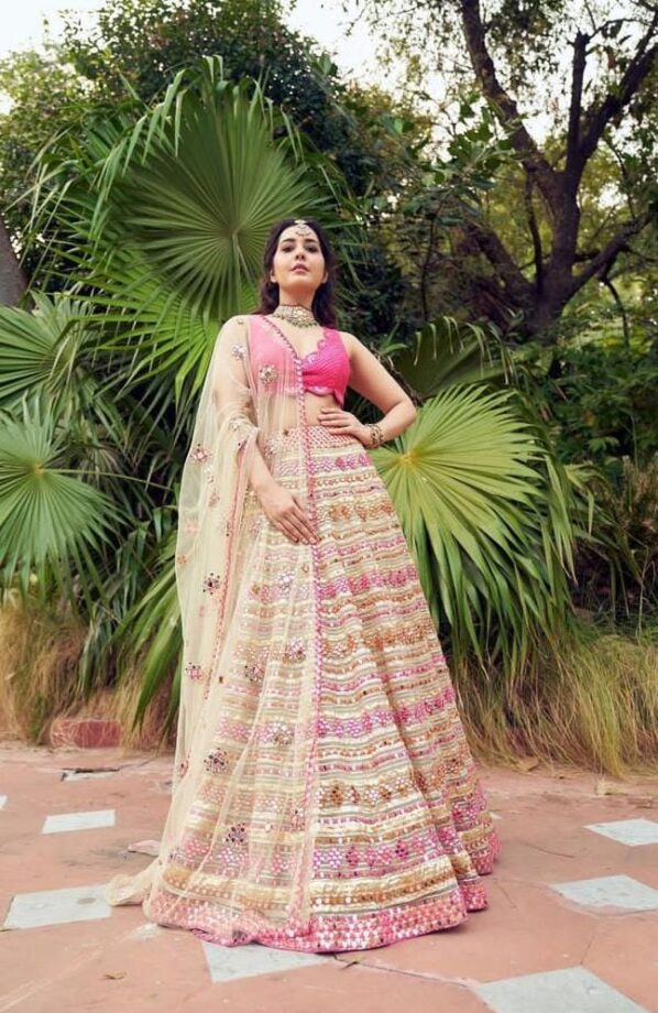 Rashi Khanna wows netizens with her ethnic look which are absolutely striking, pictures here - 2