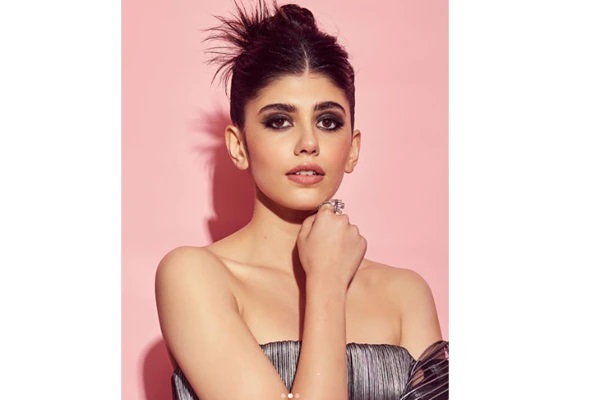 Sanjana Sanghi At Filmfare Awards 2021: How Many Hearts For This Beauty? - 2