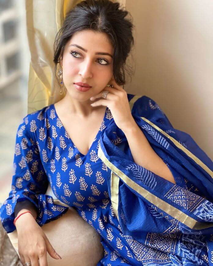 Sonarika Bhadoria Looks Amazing In Blue Dress, Pictures Are Here - 4