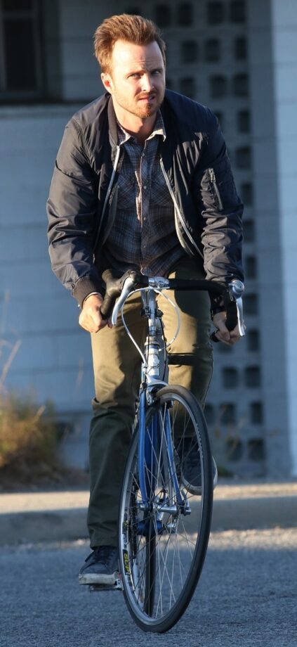 Stunning bike riding looks of handsome Aaron Paul - 0