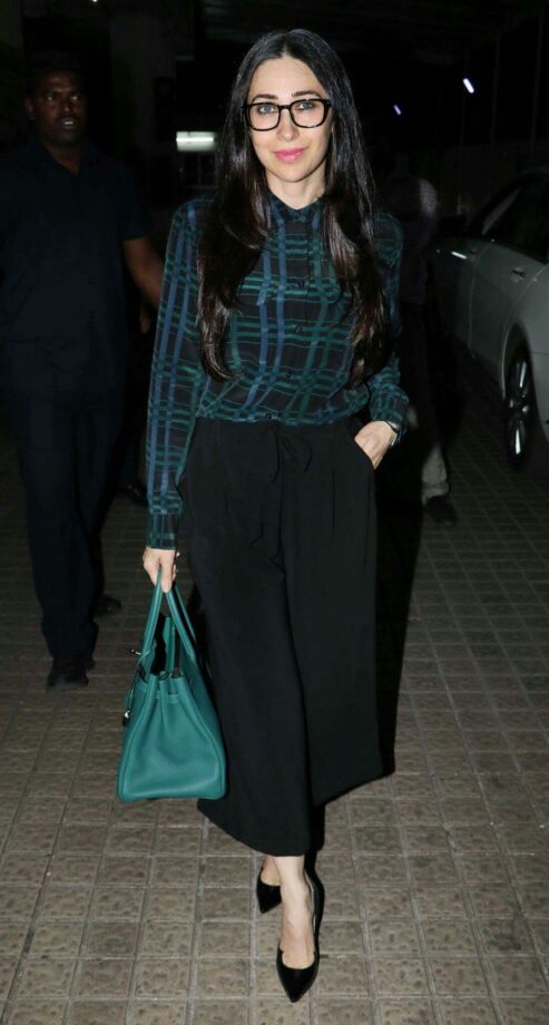 Stunning Looks Of Karisma Kapoor In Casuals, See Photos - 0